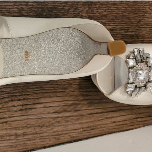 2 for $150 - NWOT Nine West Women’s Size 10 White Satin Platform w Rhinestones - Picture 5 of 5